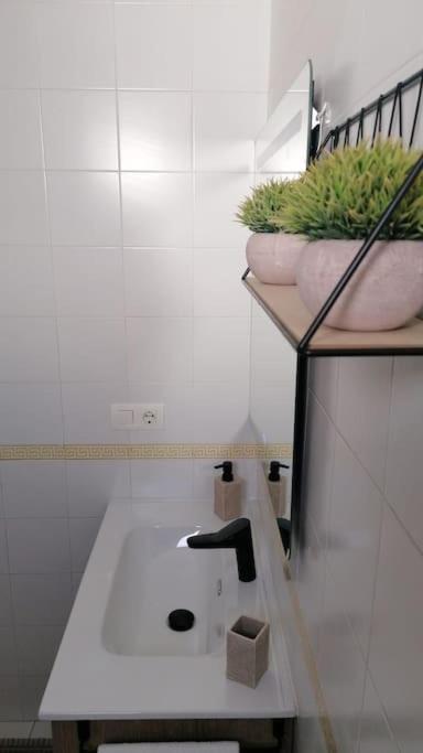 דירות גרנדה Views, Family & Private Parking In Alto Albayzin מראה חיצוני תמונה